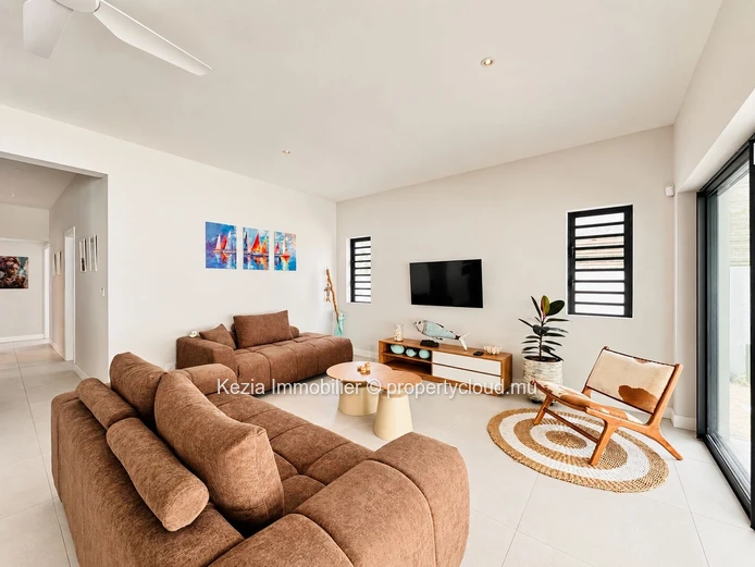 An Intimate Cocoon With A Private Pool Just A Stone's Throw From The Beach