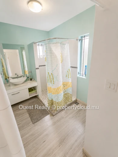 Villa 3 Chambres avec Piscine Privée & Jardin – Albion
