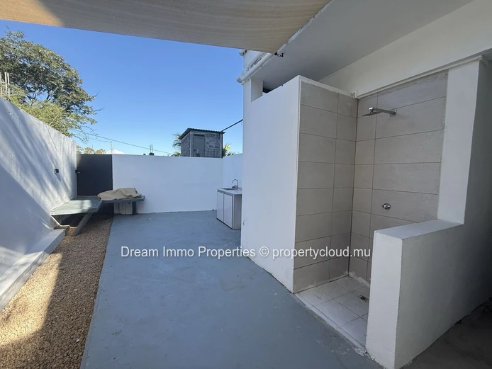 Appartement meublé de 2 chambres proche mer à Flic en Flac – Ile Maurice