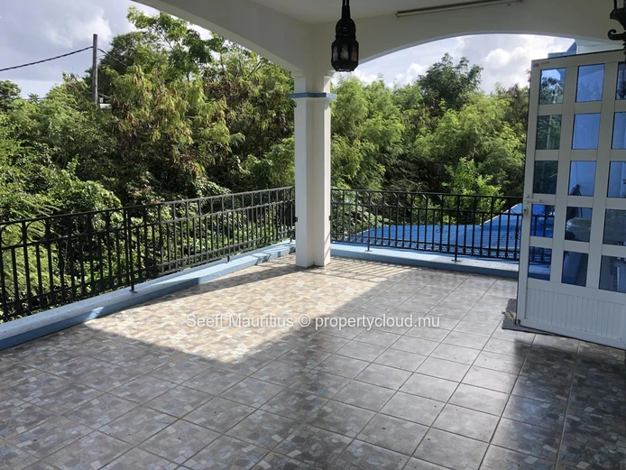 Spacious Family Villa Near Beach