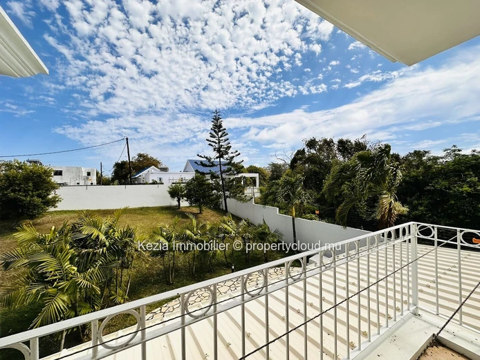 Family Villa With Swimming Pool And Garden