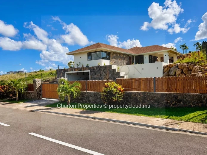 Villa contemporaine neuve avec piscine et vue panoramique exceptionnelle à Belle Vue Harel
