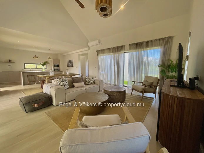 Modern Living in Mont Choisy – 3-Bedroom Villa with Pool