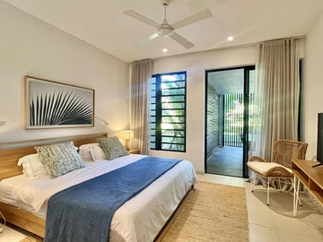 Elegant Lagoon-Level Apartment in Black River – Garden, Light & Privacy