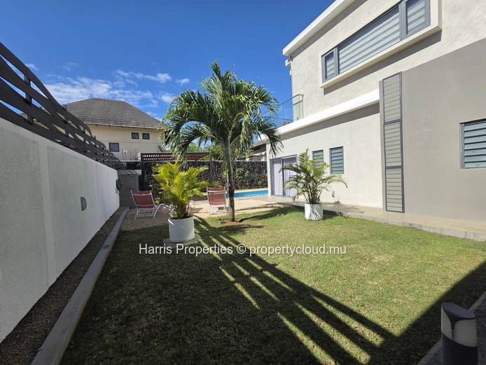 Magnifique villa en duplex meublée à louer au cœur de Grand Baie