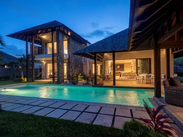Secluded Tropical Retreat: A Villa of Unparalleled Charm and Luxury