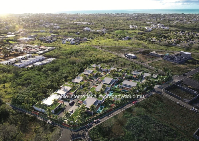 "Villa PDS à vendre à Péreybère, surface habitable 248 m² sur terrain de 480 m², 3 chambres, piscine privée. Proche c...