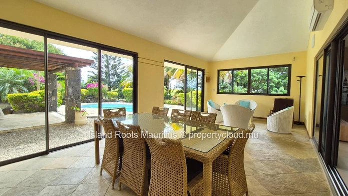 Beautiful 3-Bedroom Villa + Office (Convertible into a Bedroom) in Hillside, Belle Vue