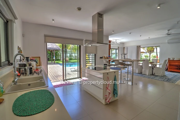 4-bedroom villa + independent studio