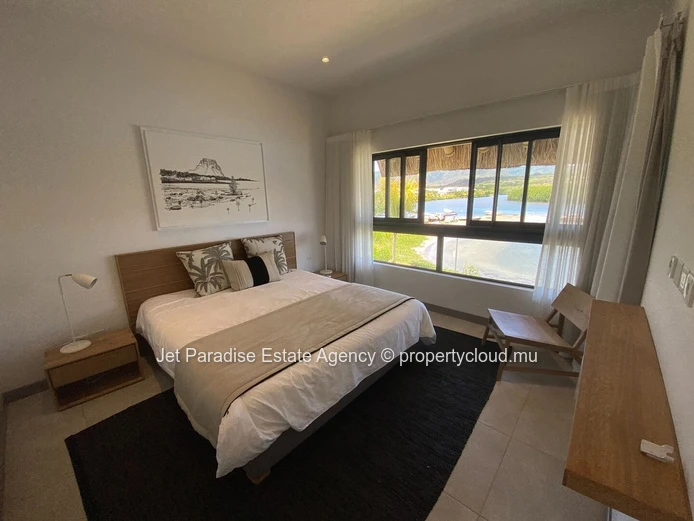 Duplex à vendre à Rivière Noire - Black River, 240m² habitables, terrain de 379m², 3 chambres, piscine privée, vue me...