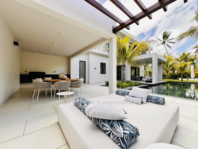 Signature Villa Within An Iconic 5? Beachfront Resort