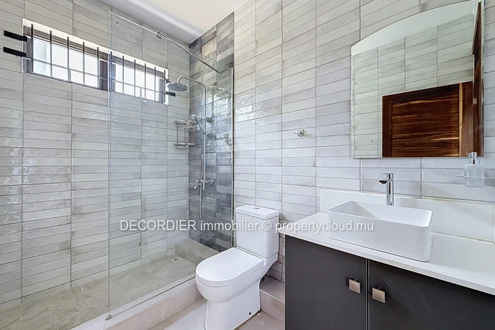 Contemporary elegance in the heart of Pereybère