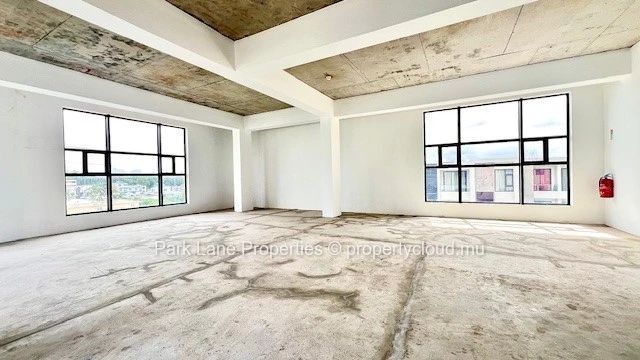 Bright and modern 87 sqm office for rent on the 2nd floor in Ebène
