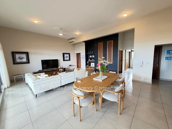 Magnifique Penthouse de 265m 2 avec Vue splendide sur mer. 