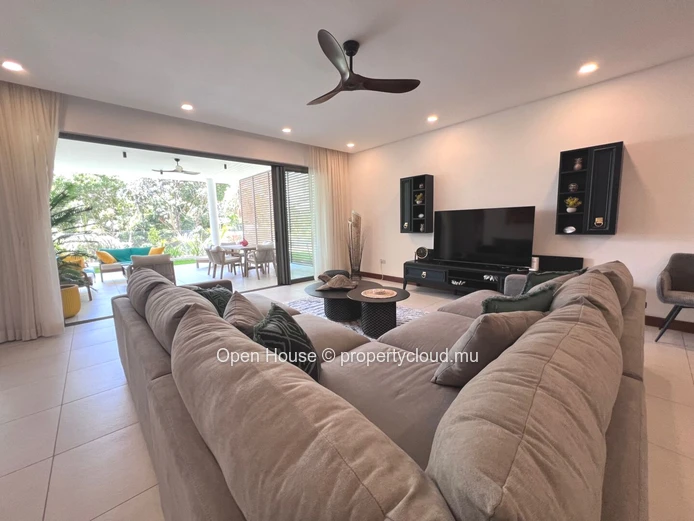 Exclusivité Pointe aux Canonniers. Splendide RDJ dans immeuble neuf, 3 chambres en suite, plage à 100m piscine commune. (Mandat exclusif)