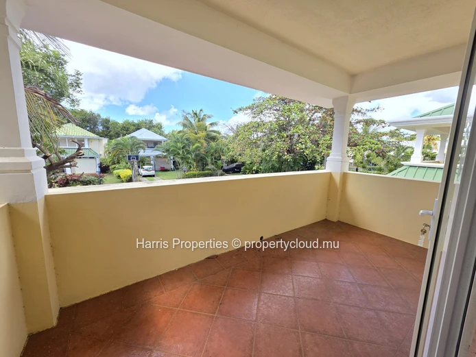 Beachfront house for sale in a secure residence in Calodyne