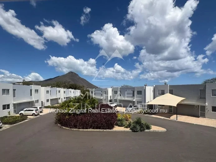 3-Bedroom Duplex with Private Pool – Tamarin