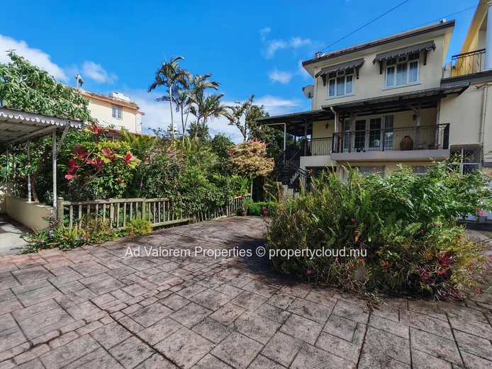 FOR SALE: Spacious 197 m² Duplex with Private Garden in Vacoas!