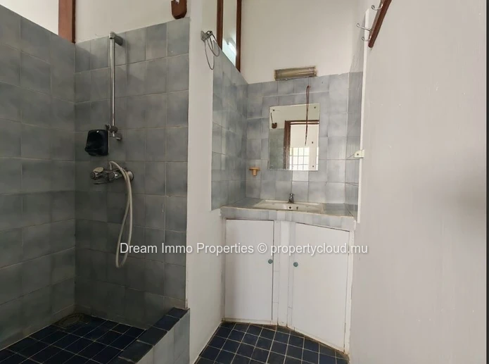 Price Drop ! Beautiful Spacious 7-Bedroom Villa In Beau Bassin – Mauritius