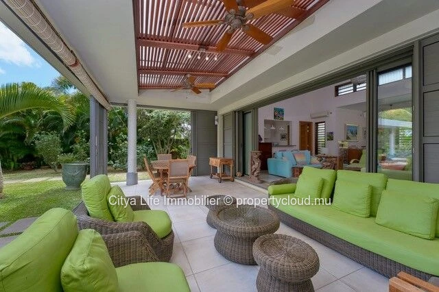 3-Bedroom Luxury House with Private Pool in Balaclava