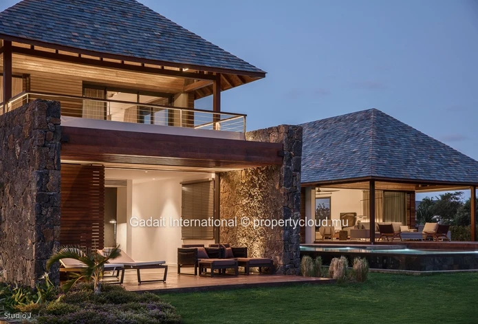 Élégance architecturale et nature préservée : une villa d'exception à Anahita Beau Champ