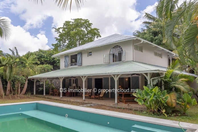 Exceptional Villa In Pointe Aux Canonniers – Near The Sea