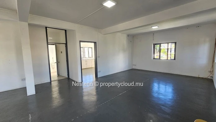 Commercial building of 223m2