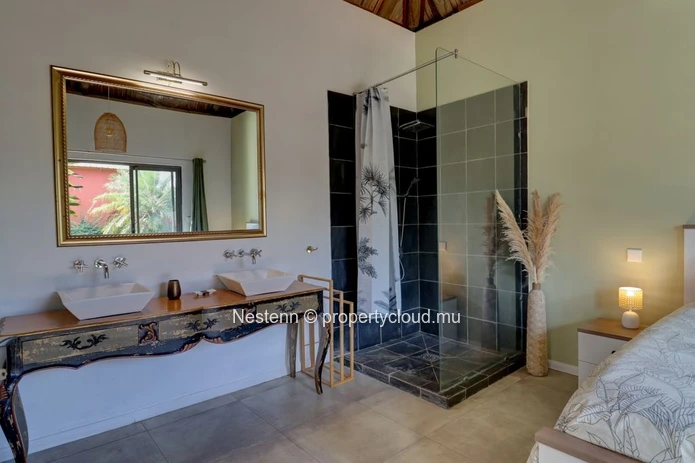 Charming villa in a secure residence in Pointe aux Piments