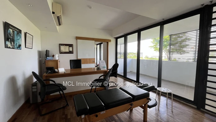 Bureau de 152 m² à vendre à Ébène