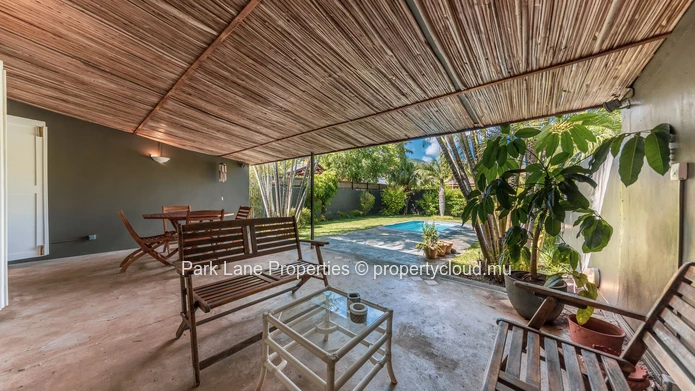 Charmante duplex de style cottage avec piscine privée et vue sur les montagnes