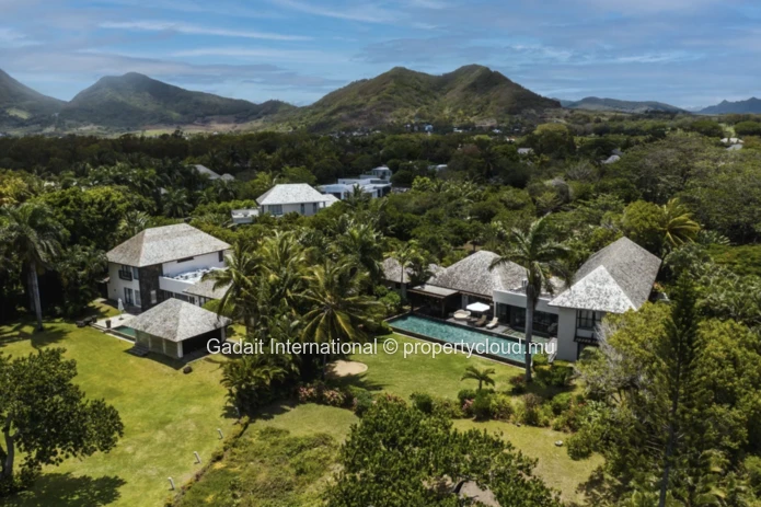 Villa d'exception à Anahita Golf and Resort, vue imprenable sur le golf et l'océan