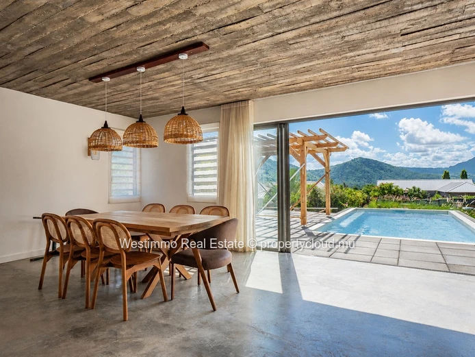 New villa with swimming pool in a secure residential area