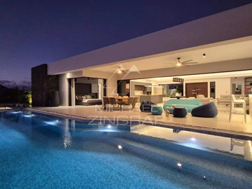 4 Bedroom Villa