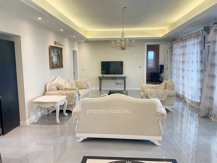 Floréal à vendre magnifique et récent appartement 3 chambres situé dans une luxueuse résidence sécurisée avec ascense...