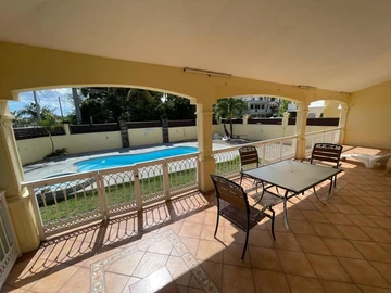 6 Bedroom House