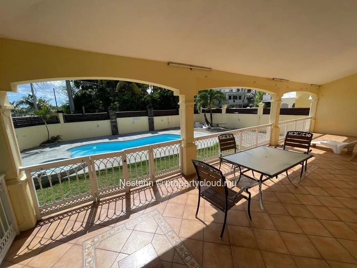 Spacious 6-bedroom house with private pool and underground garage