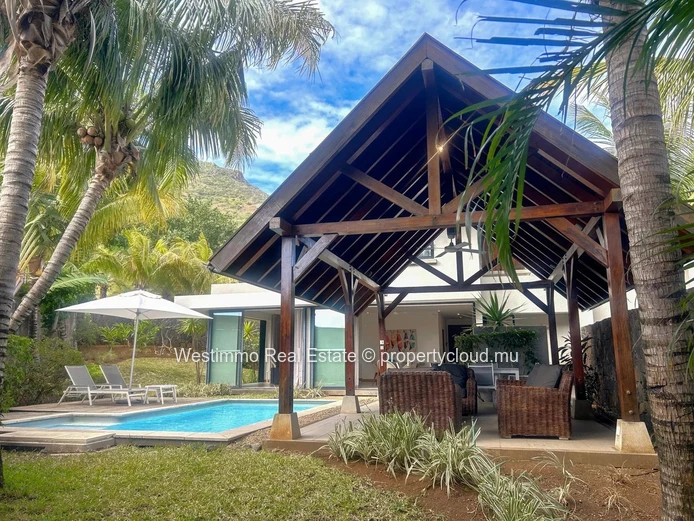 TAMARIN - Villa for sale with private pool and 3 bedrooms on 482 m²
