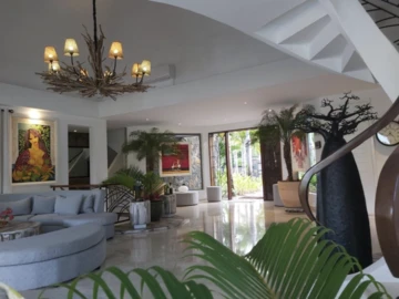 5 Bedroom Villa