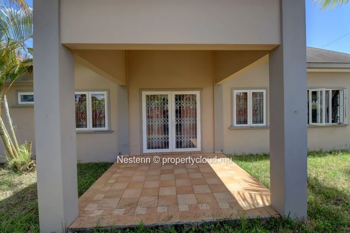 Villa contemporaine avec jardin et Vue montagne