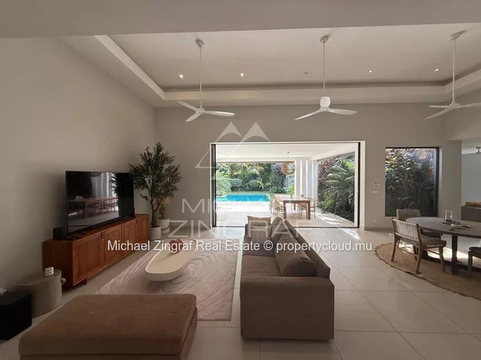 Élégante Villa 4 Chambres avec Piscine Privée à Forêt Daruty