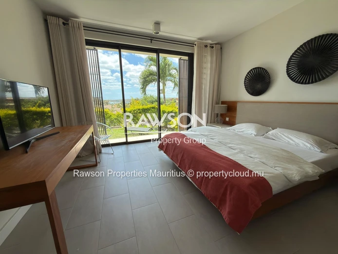 À vendre – Duplex moderne avec vue mer et montagne à Tamarin 