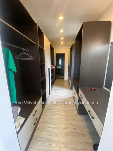 4-Bedroom Villa for Rent in Pereybère | Pool | Secure Residence