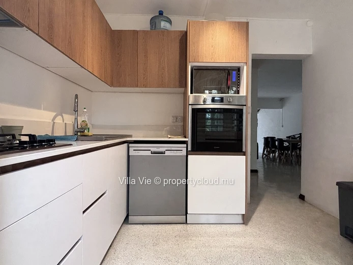 Bain Boeuf - Fully renovated duplex with 3 bedrooms with garden & common swimming pool (Sole Mandate)