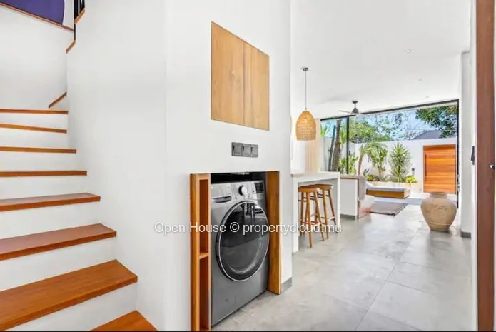 Local Market - Stunning 3-Bedroom Balinese Villa in Pereybere Area, Deco Pack included.