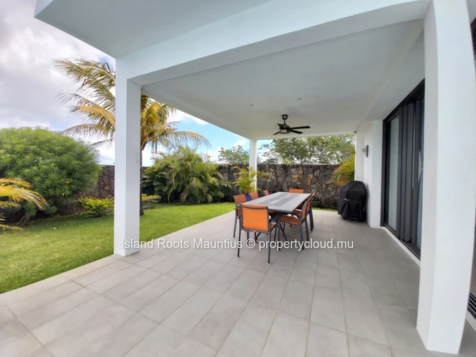 Luxury villa  located in a gated residence for sale !