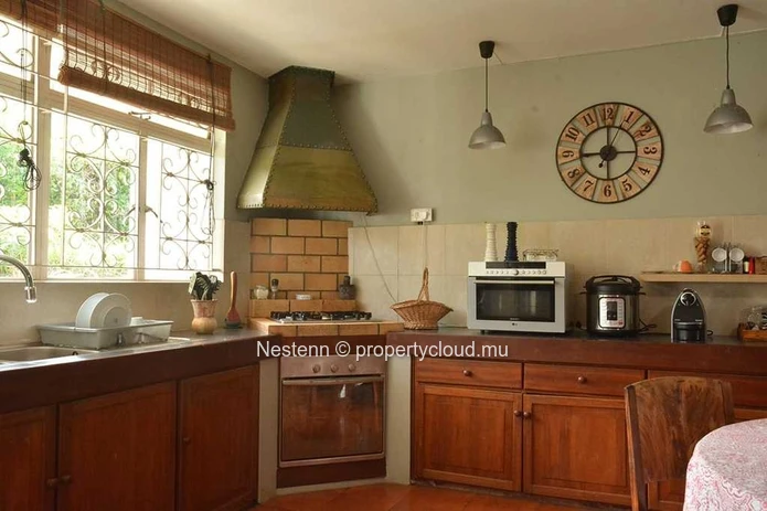 4-bed house in a sought after residential area