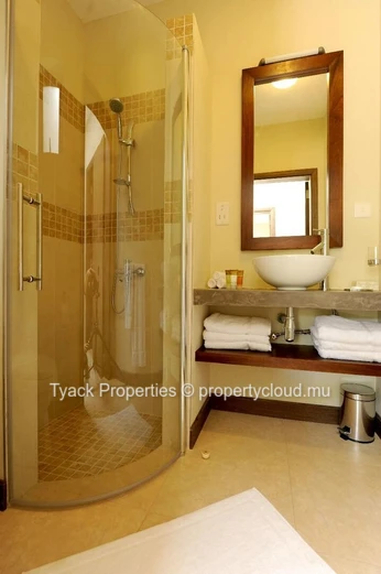 Villa élégante de 3 chambres avec piscine privée à vendre – Grand Baie, Maurice
