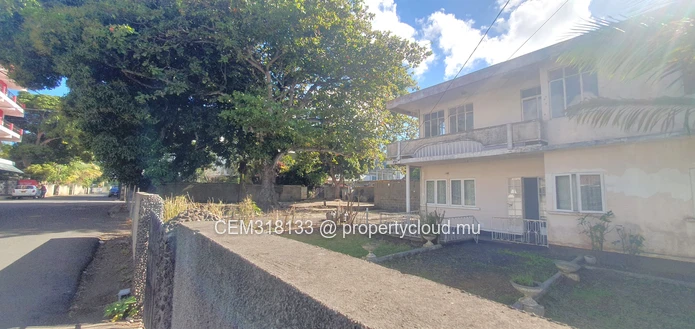Terrain Résidentiel & Commercial 21 Perches à Vendre – Beau Séjour, Quatre-Bornes 