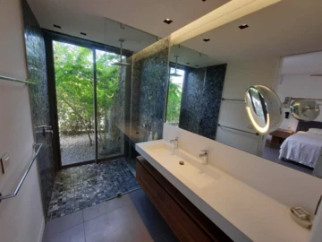 5 Bedroom Villa
