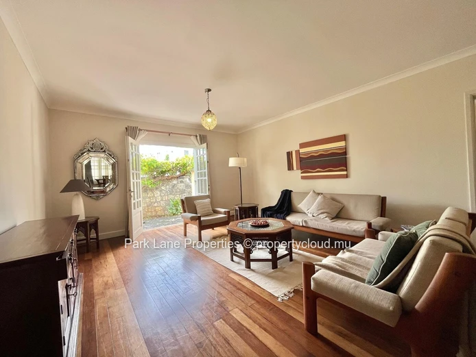 Maison familiale spacieuse de 4 chambres à Quatre Bornes